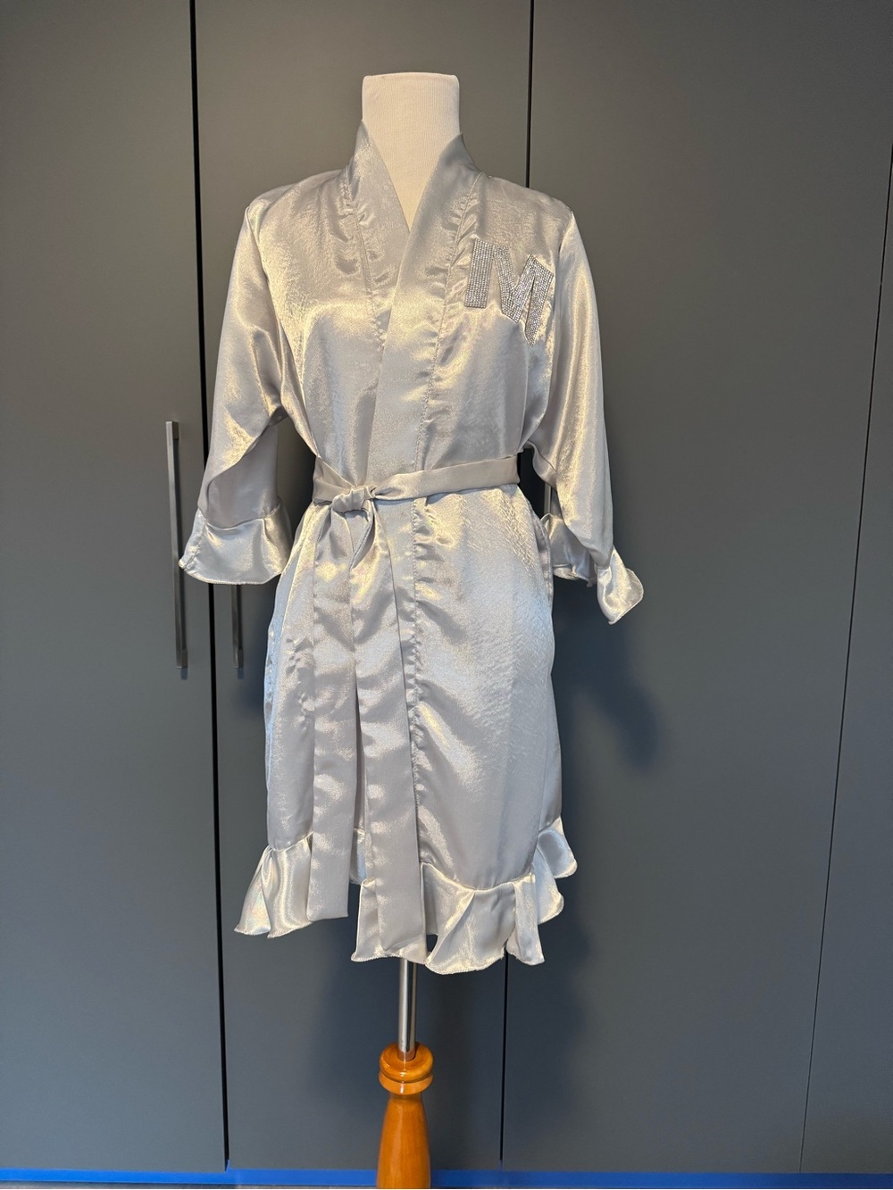 Batas Glamour Cream Satin Robe M Rhinestone Wrap Spa Bath size Medium